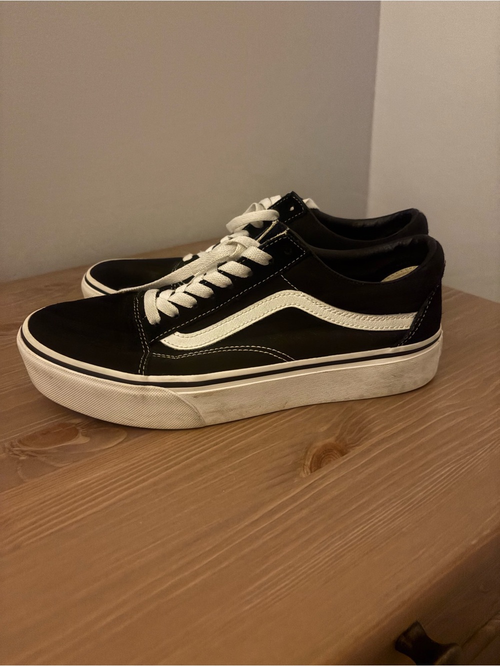 Black & White Low-Top platform Skate Vans